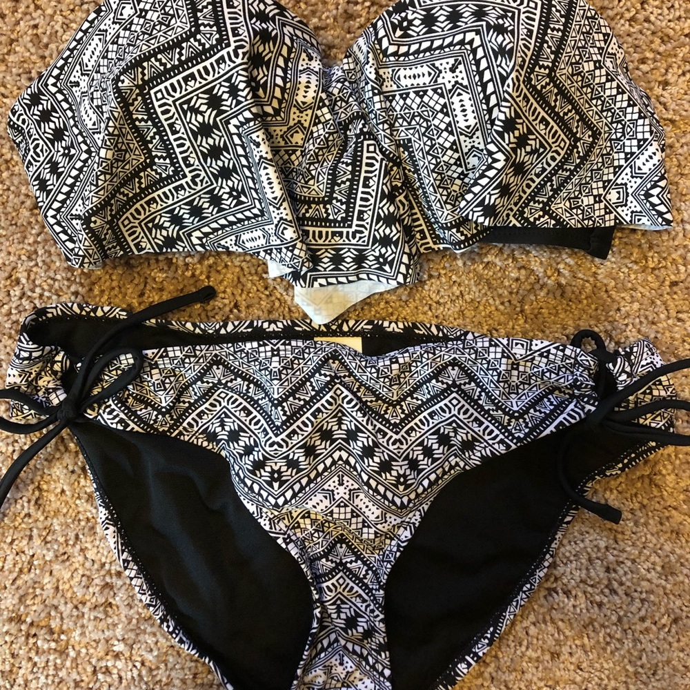 NWOT Never Worn Bandeau Bikini Set